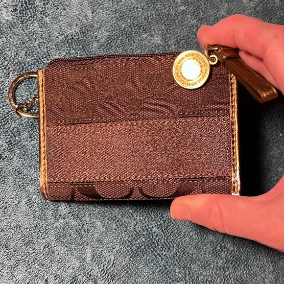 Coach Coin Purse w/ dark gold detail w/ stripes inside zip pouch. - Picture 3 of 7